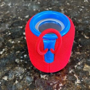 BAUHN PORTABLE BLUETOOTH SPEAKER!!